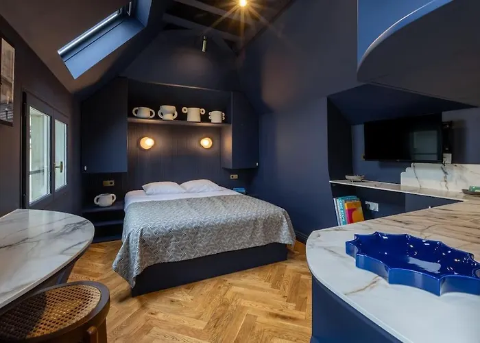Midnight Suite - Marais